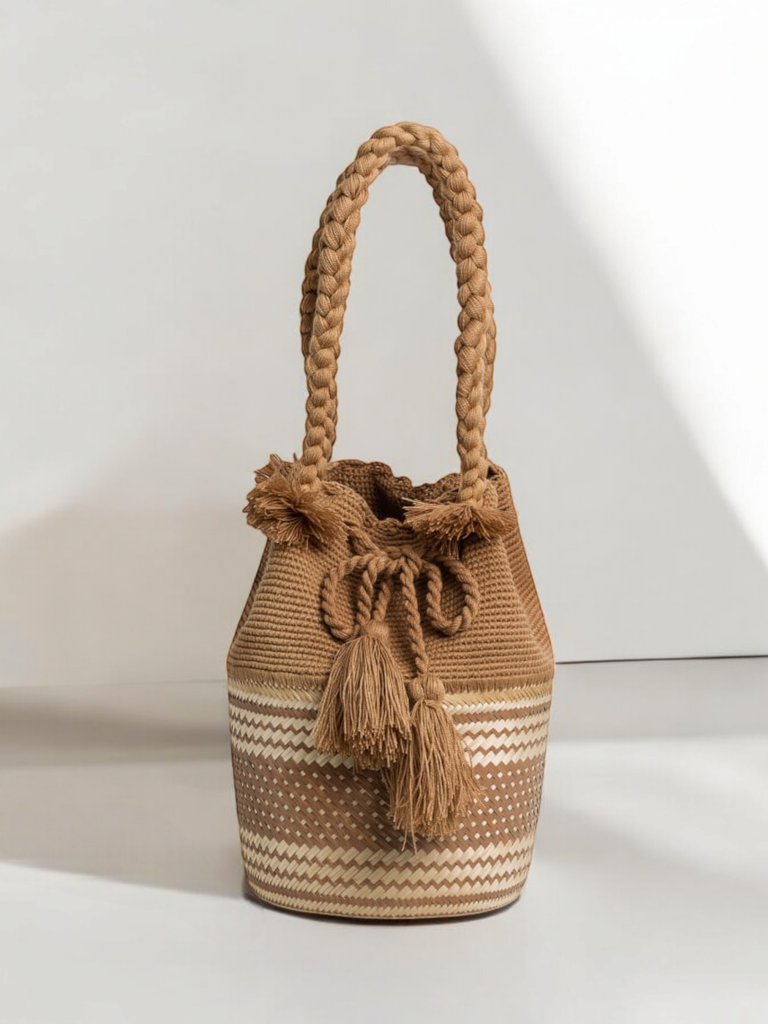 Mochila Wayuú con base en canasto