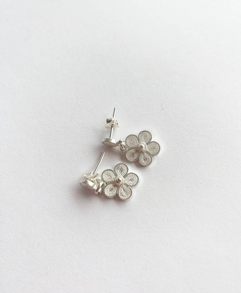 Aretes en filigrana de plata.
