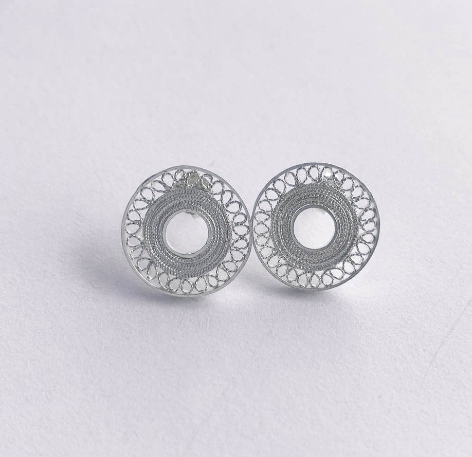 Stud earrings in silver filigree