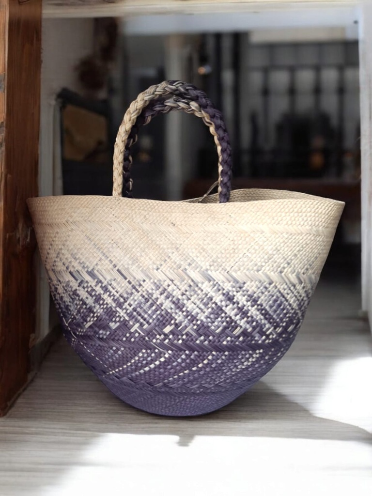 Bicolor Basket, woven in Iraca Palm.