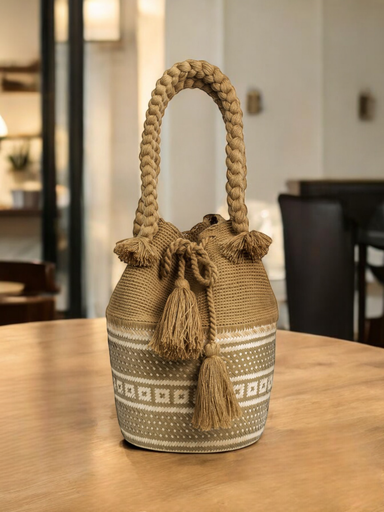 Mochila Wayuú con base en canasto