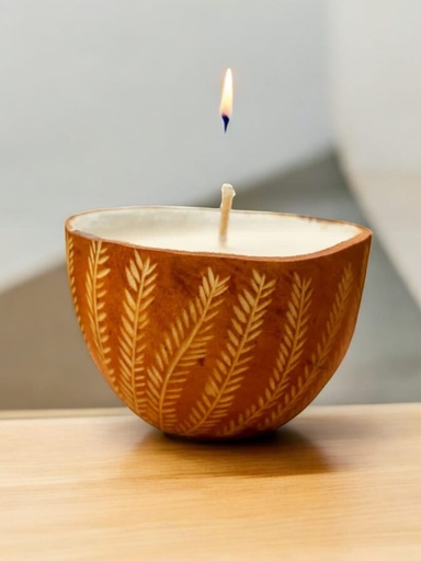Vela aromatizada, hecha en Totumo
