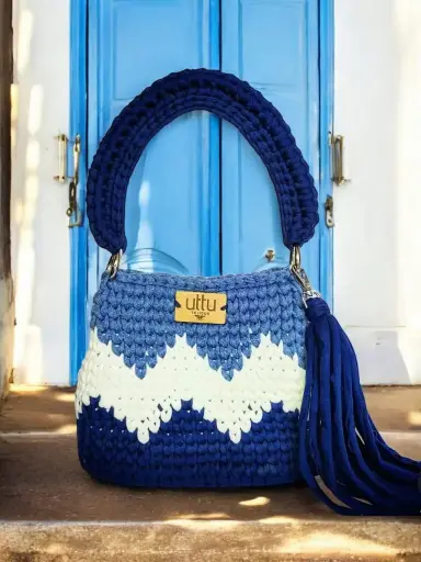 Cartera tejida en Trapillo