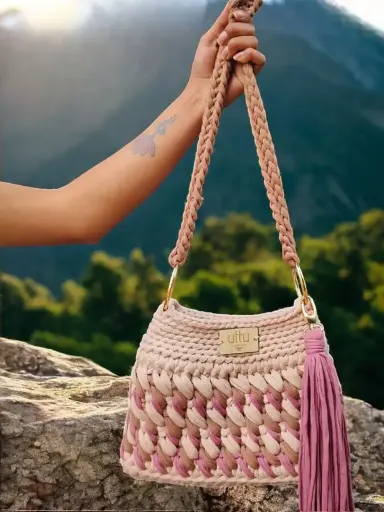 Cartera tejida en Trapillo