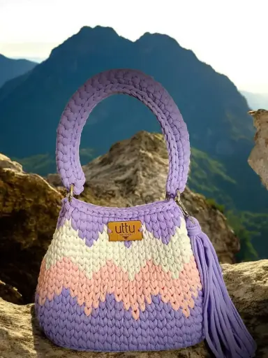 Cartera tejida en Trapillo