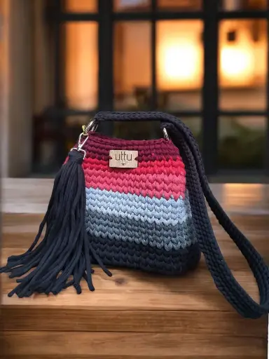 Cartera tejida en Trapillo