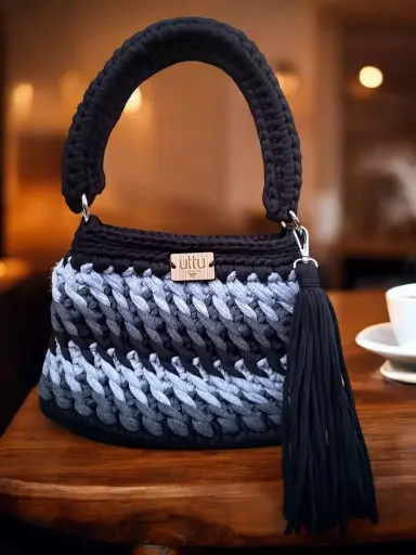 Cartera tejida en Trapillo