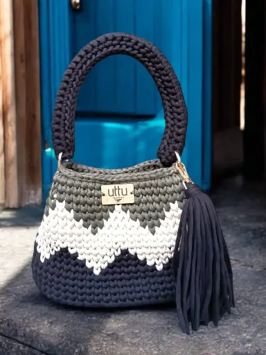 Cartera tejida en Trapillo
