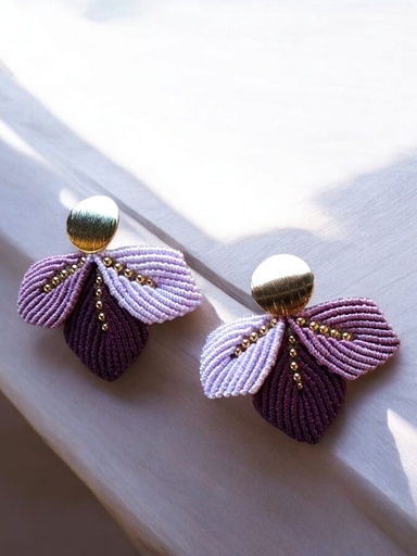 Earrings woven in micro macramé. Purple color.