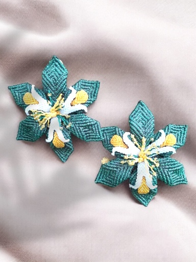 Aretes en macramé. Ref. Orquídea verde.