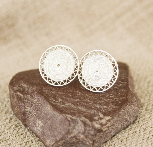 Stud earrings in silver filigree
