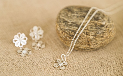 Cadena, dije y aretes ref. Margaritas en plata