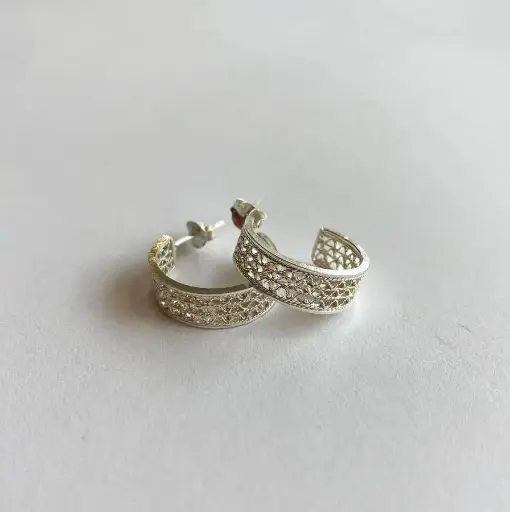 Hoop earrings in silver filigree