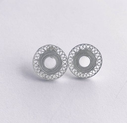 Stud earrings in silver filigree